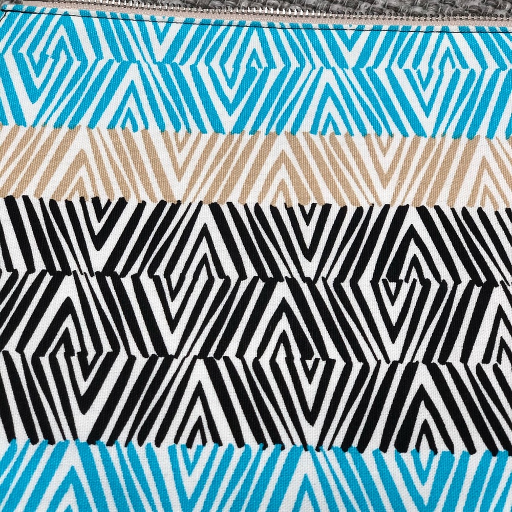 NIP Thirty One Etched Elements Purse Flap